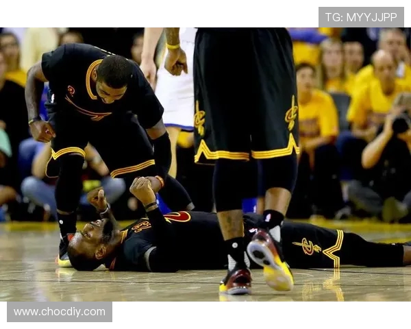 勇士与骑士2017年12月6日激战回顾球场上的巅峰对决再现辉煌时刻 勇士与骑士2017年12月6日激战回顾球场上的巅峰对决再现辉煌时刻